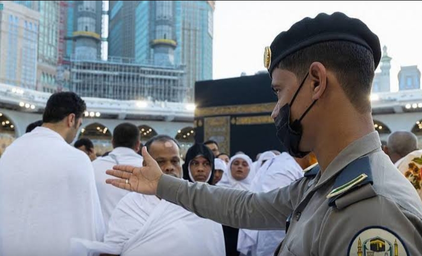 (500) كادر أمن مدني بلغات متعددة لتأكد من وسائل السلامة في المسجد الحرام خلا شهر رمضان المبارك