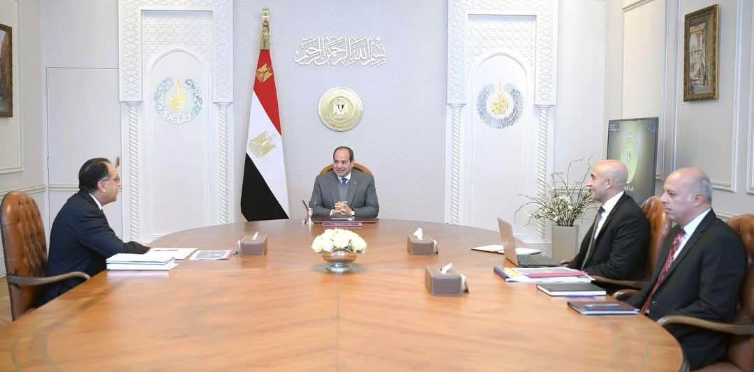 الرئيس السيسي يجتمع مع رئيس الوزراء وعبد اللطيف لبحث أزمات التعليم