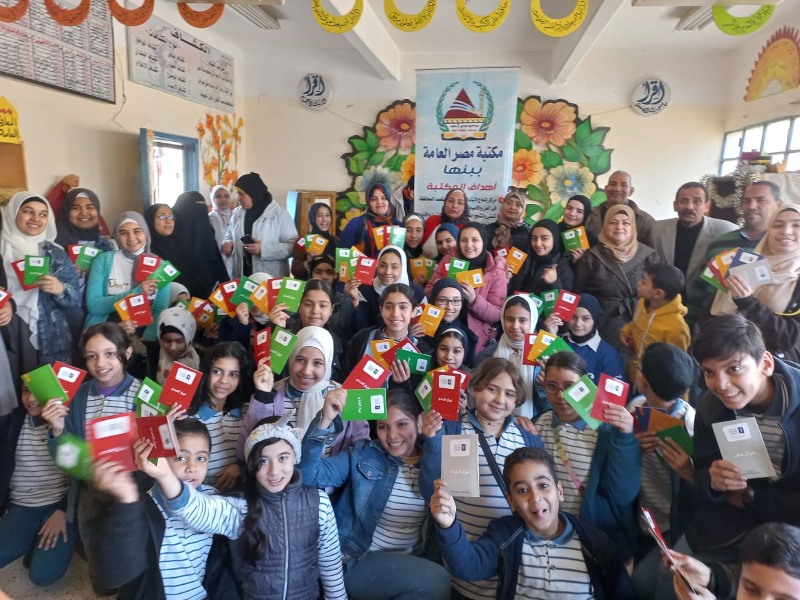 اتوبيس المكتبة المتنقلة بمدرسة "شبين القناطر الأعدادية بنات 