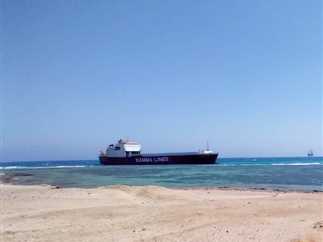 جنوح سفينة بضائع محملة بالسيارات براس غارب