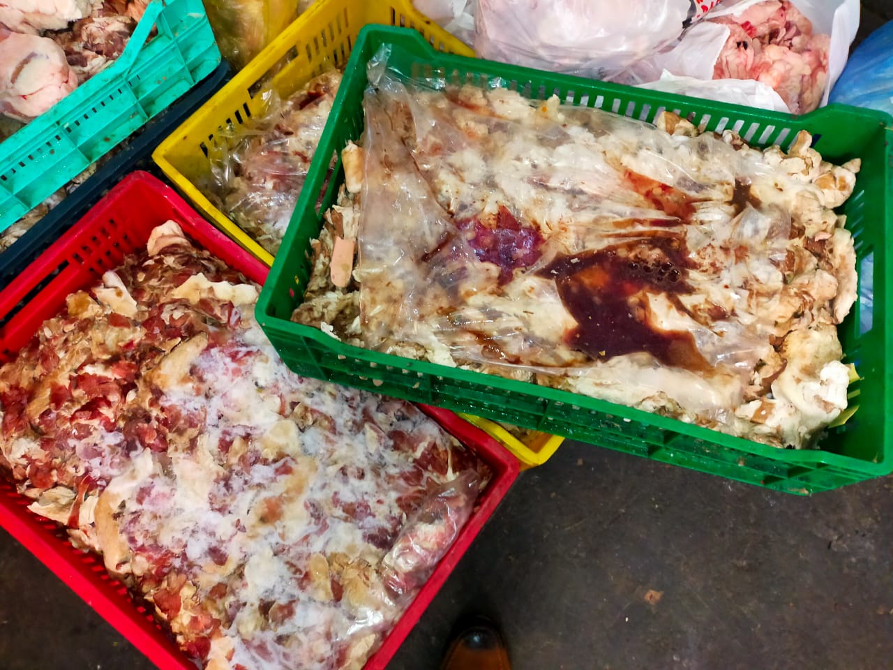 ضبط كمية كبيرة من اللحوم غير صالحة للإستهلاك الآدمي بكفر الدوار 