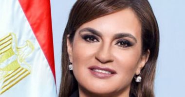 3 وزراء ومحافظ القاهرة يسألون الشباب عن أسعار المأكولات فى شارع 306