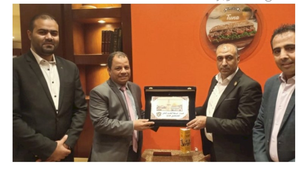 بالصور: درع القدس للكاتب الصحفي صبري عبد الحفيظ