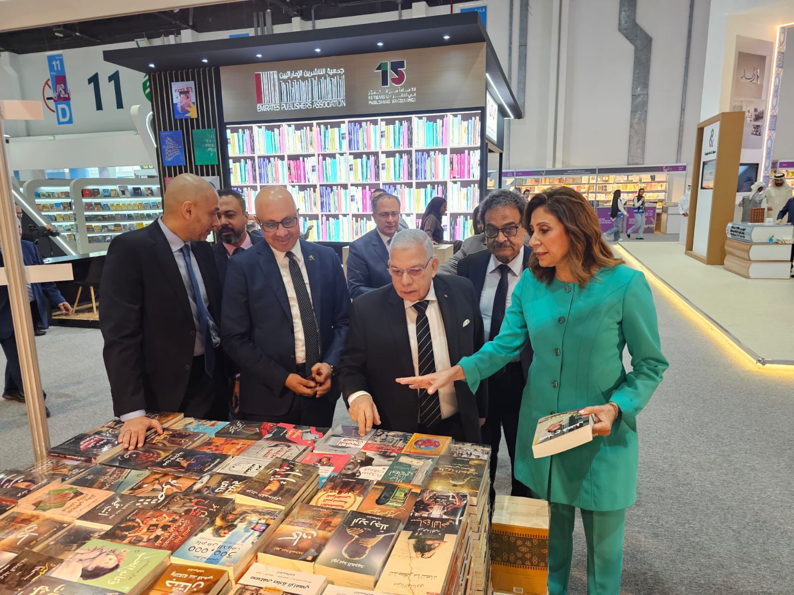 وزيرة الثقافة تزور أجنحة الناشرين المصريين بمعرض أبو ظبي الدولي للكتاب  