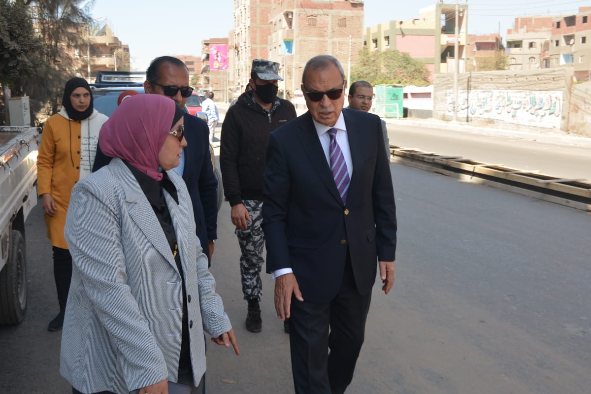 محافظ القليوبية يتفقد أعمال رصف وتطوير طريق ابو الغيط واعمال رصف محور الباسوسية بمدينه القناطر الخيريه  