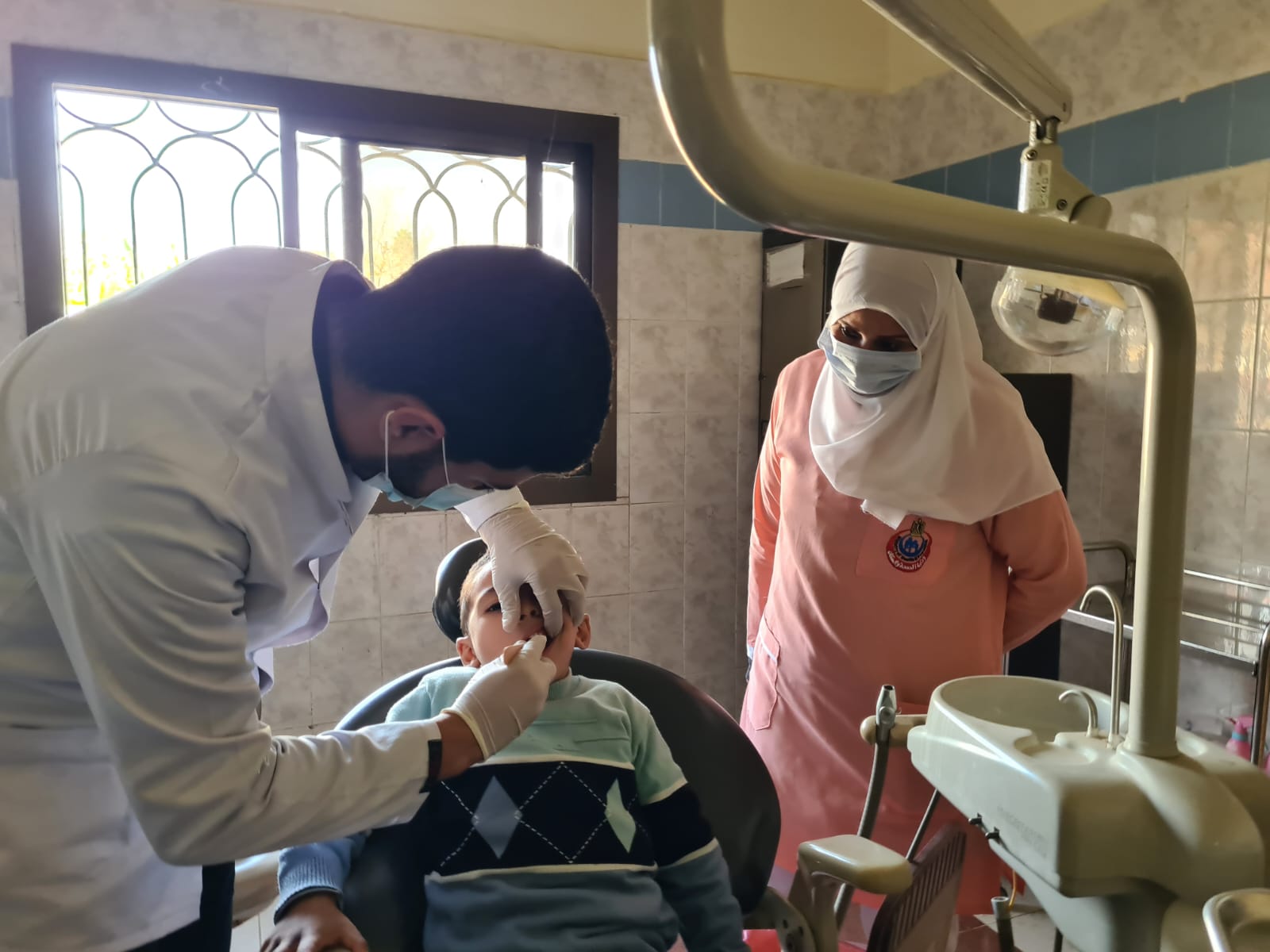 الكشف على 1014 مواطن خلال قافلة طبية بقرية الناصر بأبو المطامير 