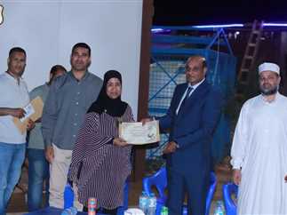 رئيس محكمة البحرالاحمر يكرم حفظة القرآن الكريم من العاملين