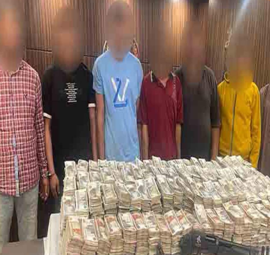 ضبط مسجل خطر وستة آخرين يستولون على 5 ملايين من أتوبيس شركة تبغ مشهورة تحت تهديد السلاح