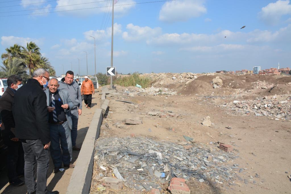محافظ القليوبية يقوم بجولة على الطريق الزراعي بنطاق بنها وطوخ لمعاينة الأراضي الزراعية التي تم تبويرها أو إشغالها تمهيدا لشن حملة مكبرة لإزالتها واستعادتها كأرض زراعية 