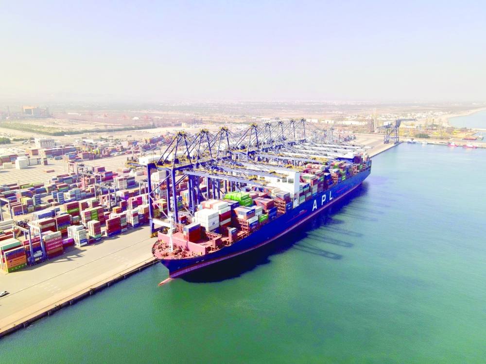 الموانئ رافد محوري لتعزيز مكانة سلطنة عُمان على خريطة التجارة واللوجستيات العالمية 