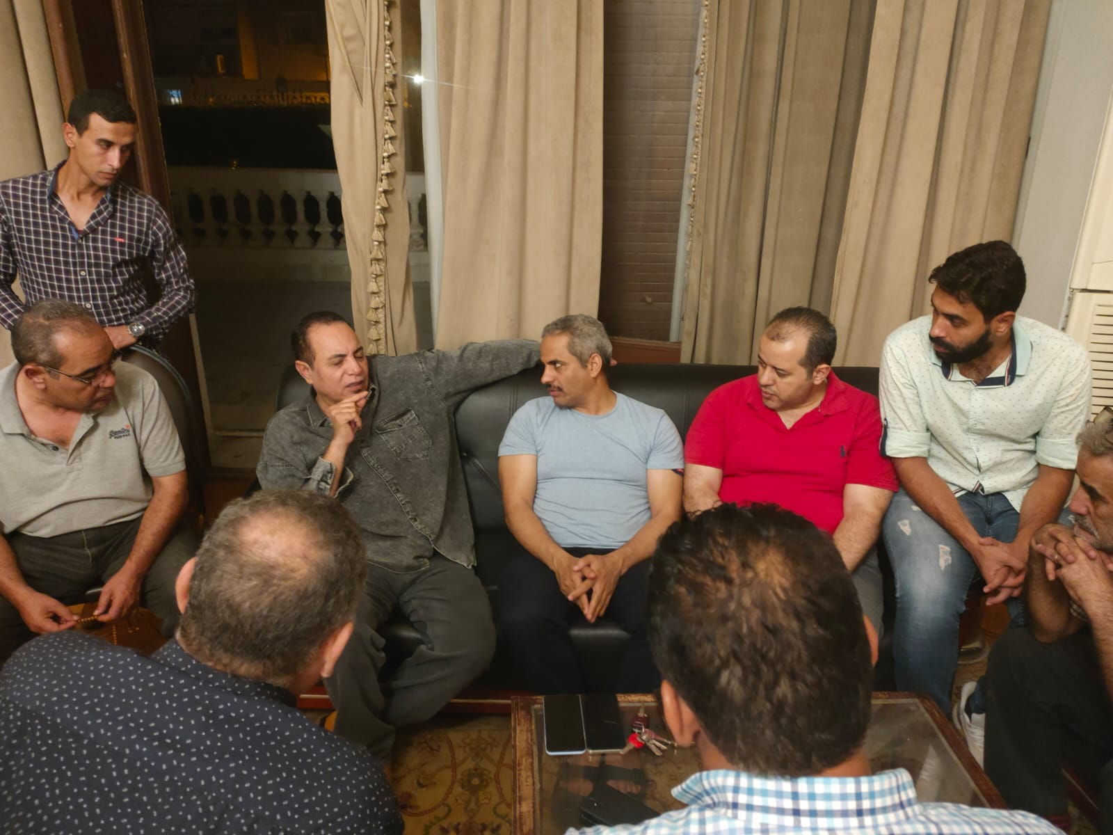 بالصور: جمال عبد الرحيم يدعم صحفيي الوفد في اعتصامهم لتطبيق الحد الأدنى 