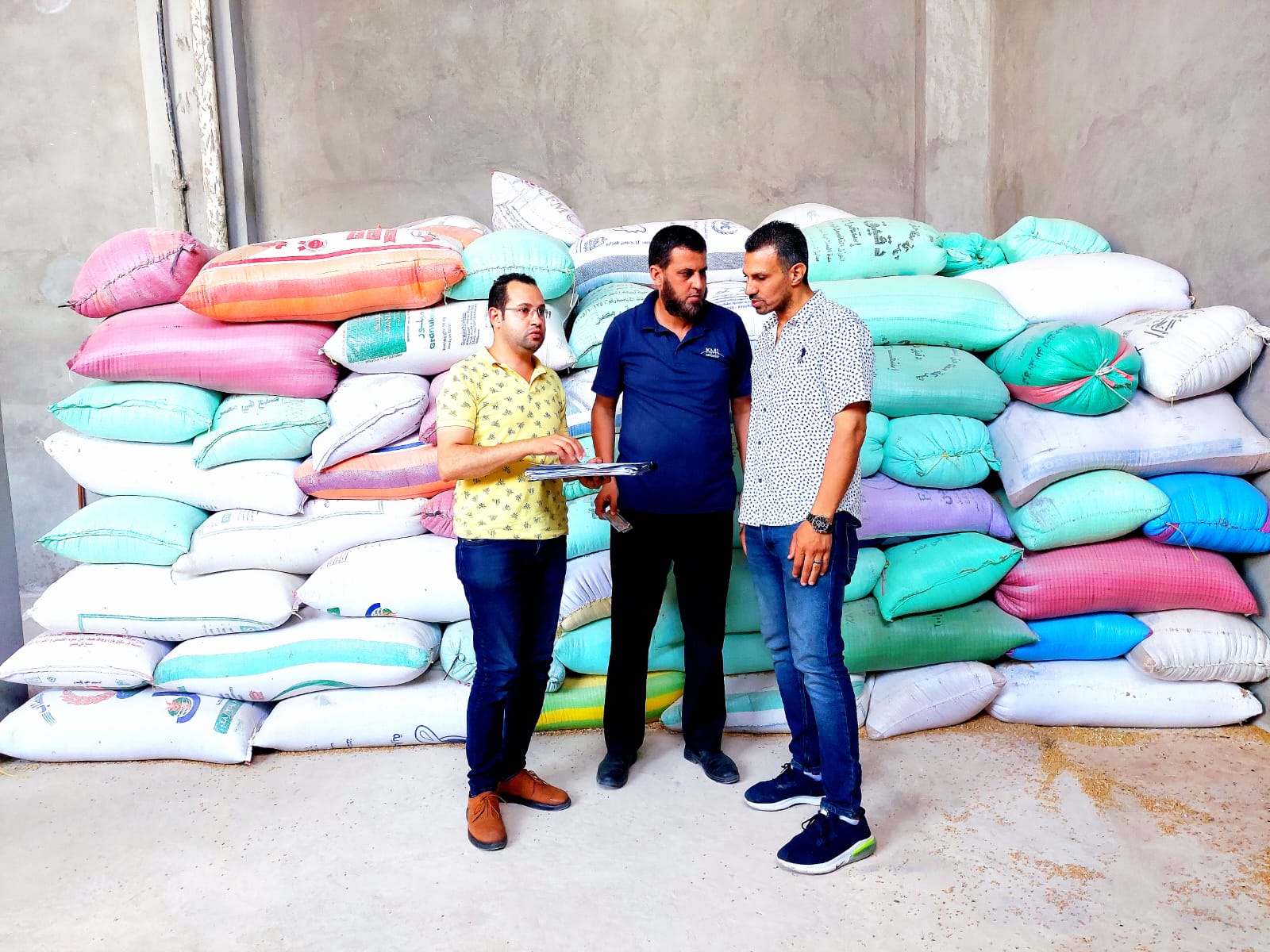 ضبط تاجر بحوزته20 طن قمح محلى بكوم حمادة بغرض بيعها بالسوق السوداء 