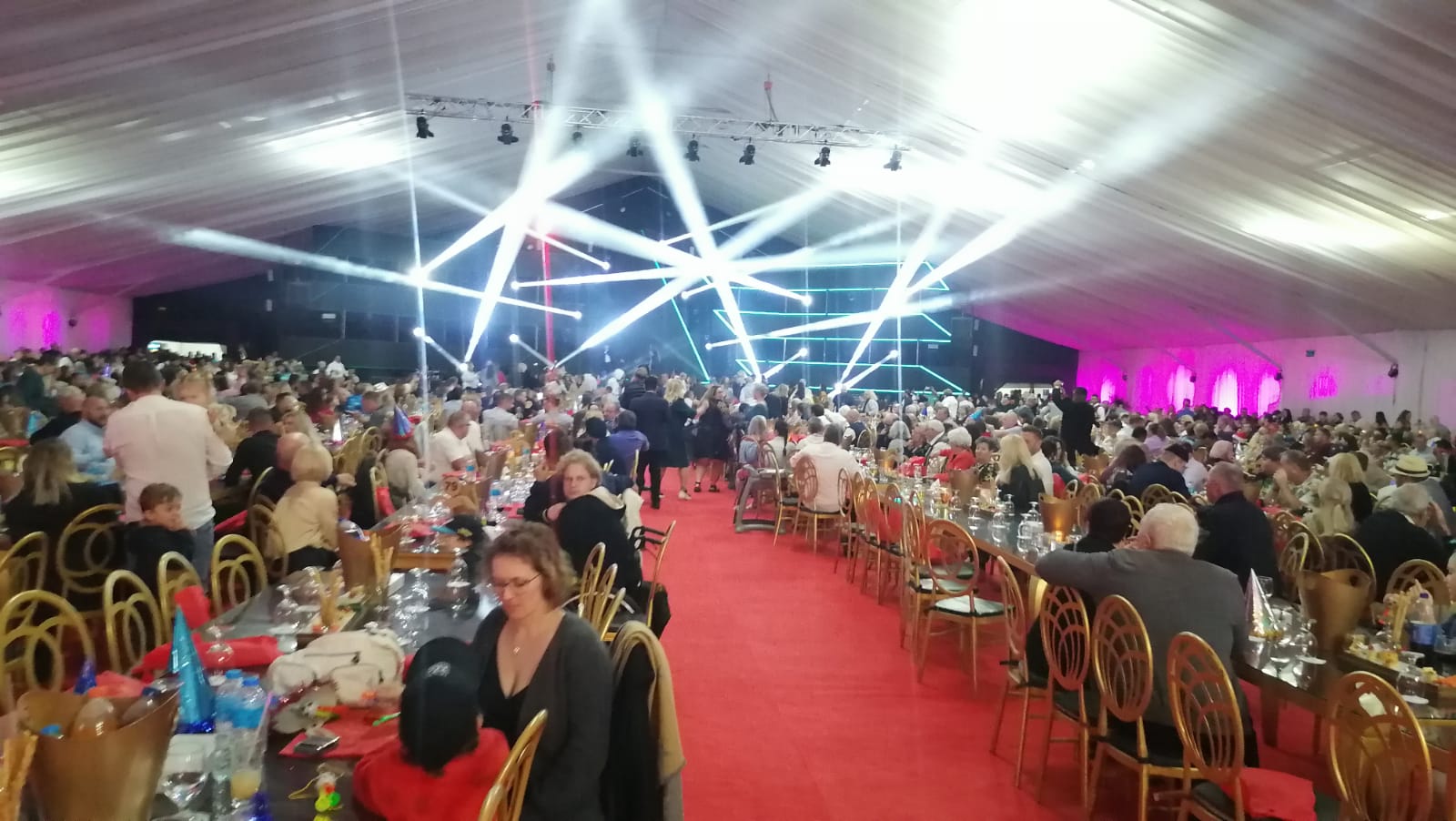 وسط حضور كبير للسائحين.. فنادق الغردقة تواصل احتفالات رأس السنة الميلادية 