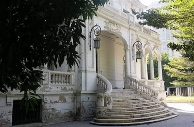 تعرف علي مدرسة عاشور في فيلم الناظر