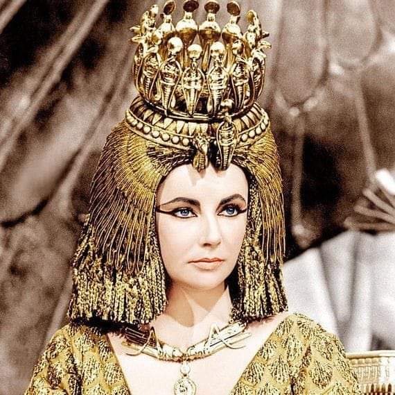 لماذا انتحرت كليوباترا