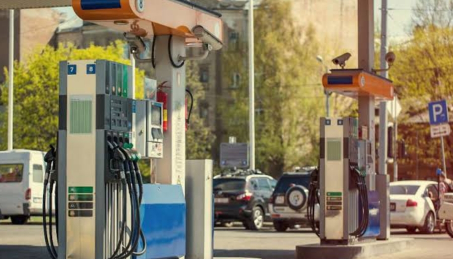 تشميع محطة تمويل سيارات بكوم حمادة لوجود عجز 5 لتر بكل صفيحة 