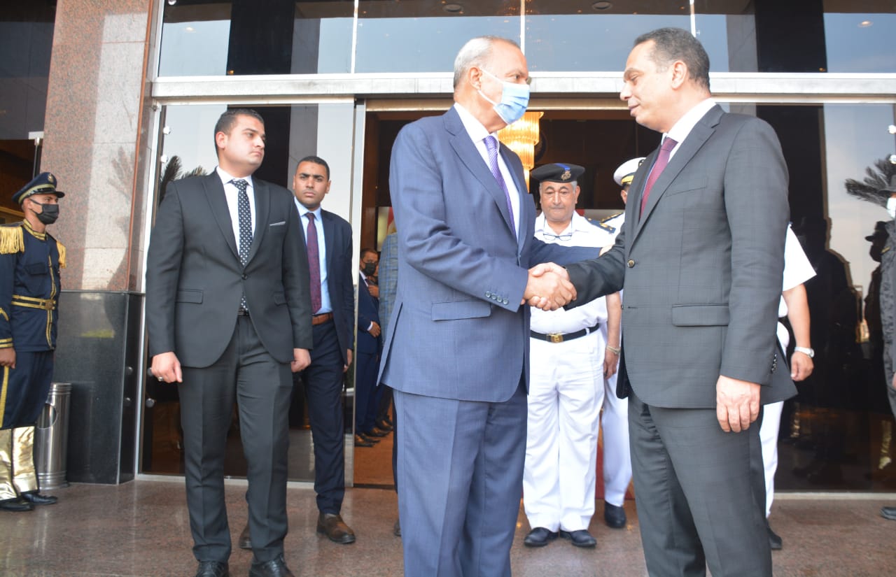 محافظ القليوبية يقدم التهنئة للسيد اللواء/ مدير أمن القليوبية