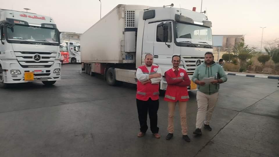 الهلال الأحمر بالغردقة يتسلم 185 طن مساعدات كويتية لتسليمها لأهالي غزة