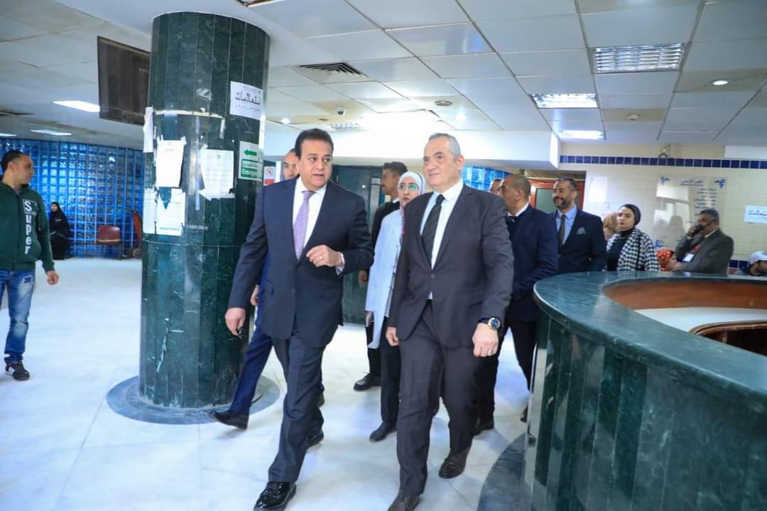 وزير الصحة يتفقد سير العمل بالمعهد القومي للجهاز الحركي العصبي بإمبابة.. ويوجه بسرعة تطوير مبنى العيادات الخارجية 