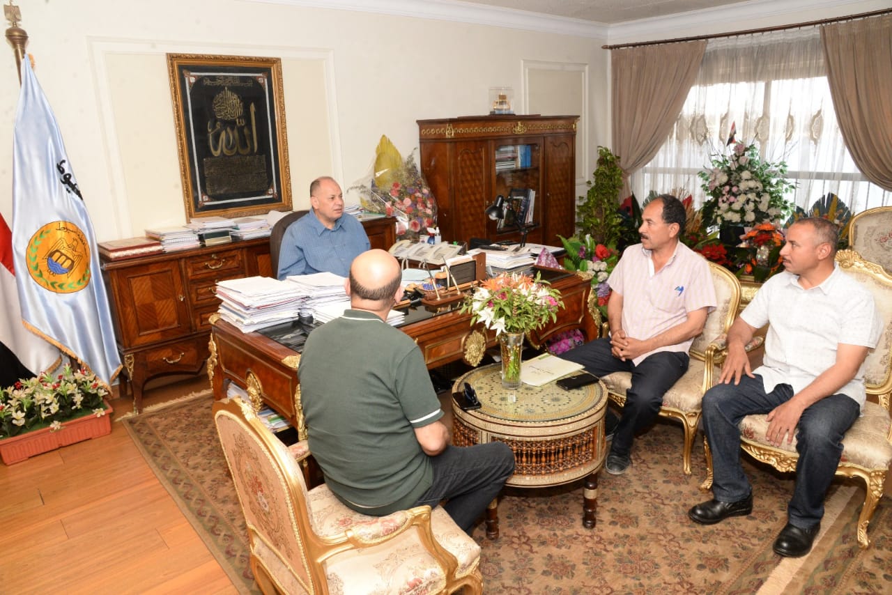 محافظ أسيوط يتابع إجراءات إنشاء مدافن صحية 