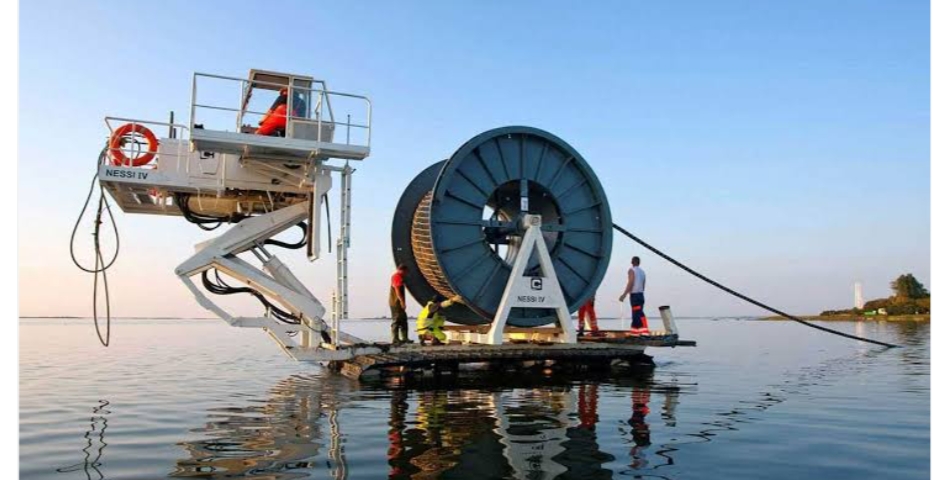 وصول أطول كابل بحري في العالم إلى المملكة تمهيدًا لربط 33 دولة بخدمات الاتصالات والإنترنت  