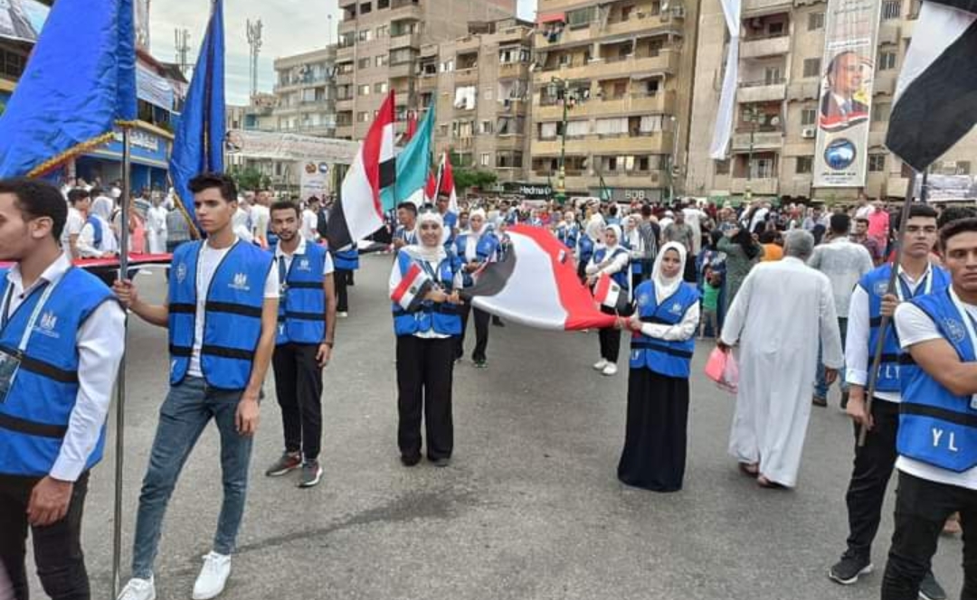 2000 شاب وفتاة يشاركون في مسيرة في حب کاحتفالاً بذكري أكتوبر بالبحيرة