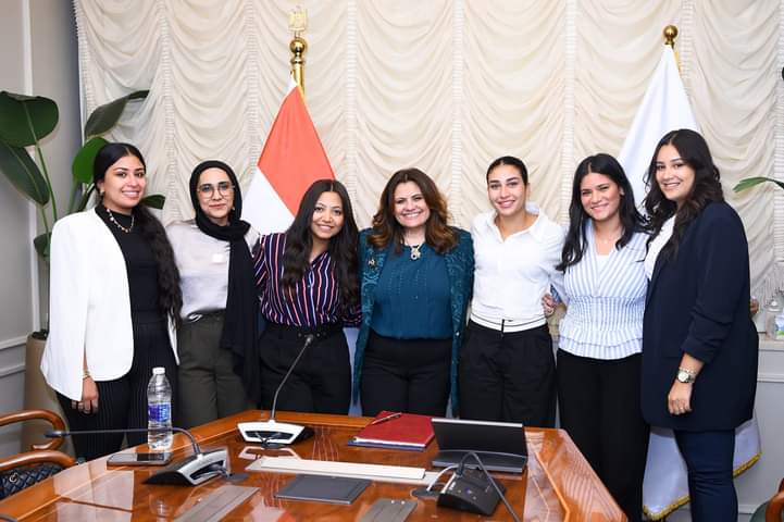 جندى تختار مشروع تخرج لمجموعة من الشابات المصريات المبدعات ليكون جزءًا أساسيًا من حملتها لمكافحة الهجرة غير الشرعية