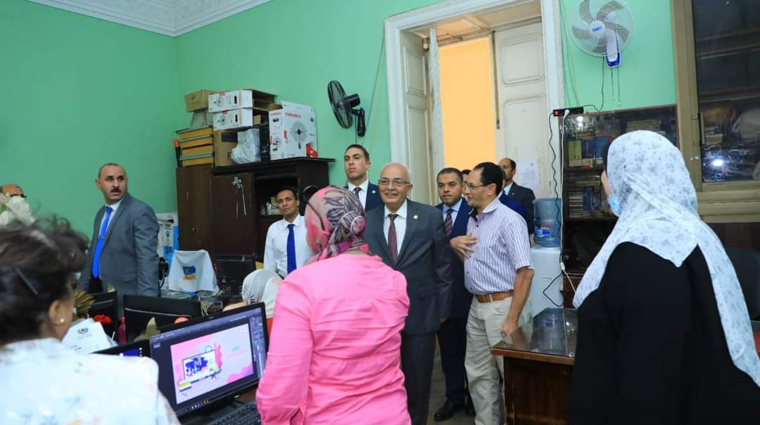 بالصور: وزير التربية والتعليم في جولة بقطاعات الوزارة