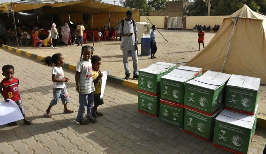 سلمان للإغاثة يوزع مساعدات إغاثية وغذائية في ولايات السودان