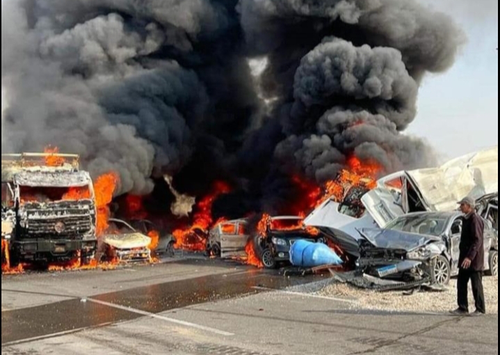 مصرع مواطن وأصالة٨ آخرين في حادث تصادم عدد من السيارات على الطريق الدائري الأوسطي.