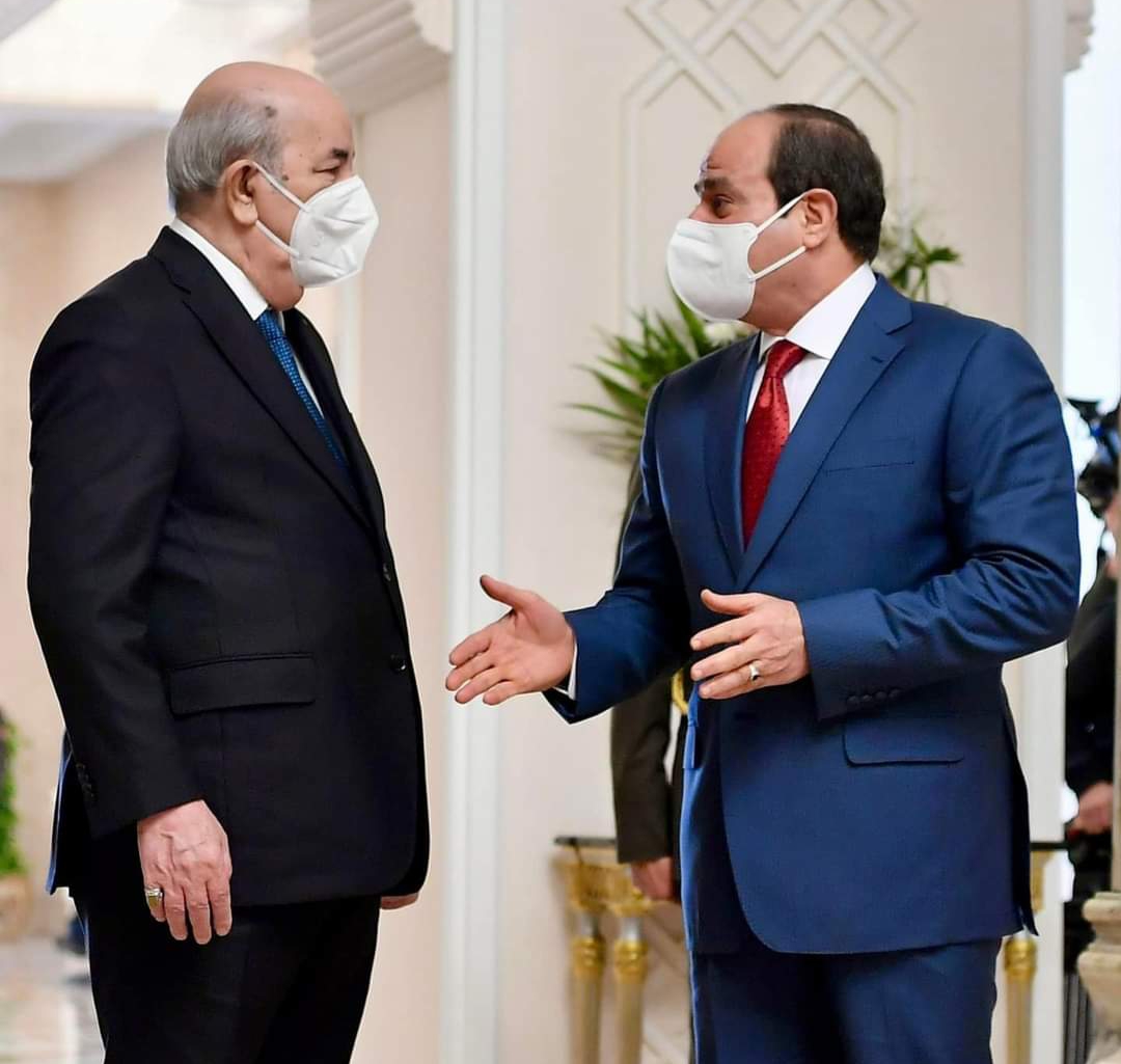 السيسي يتلقى اتصالاً هاتفياً من رئيس الجمهورية الجزائرية"