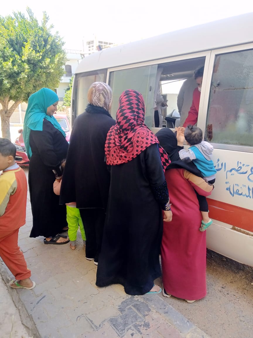 توقيع الكشف الطبى على 700 سيدة بالبحر الأحمر بقوافل الصحة الإنجابية