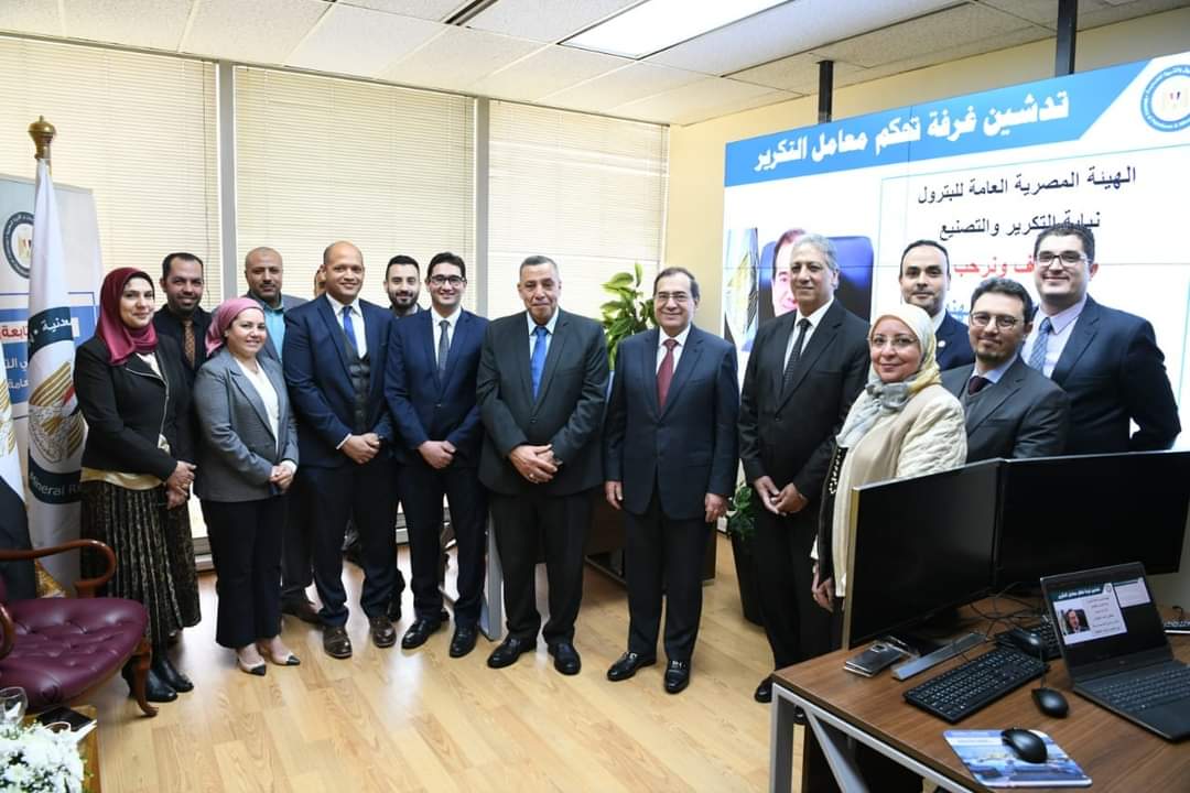 وزير البترول والثروة المعدنية يدشن غرفة التحكم والمتابعة الآلية لمنظومة تكرير وتصنيع البترول.