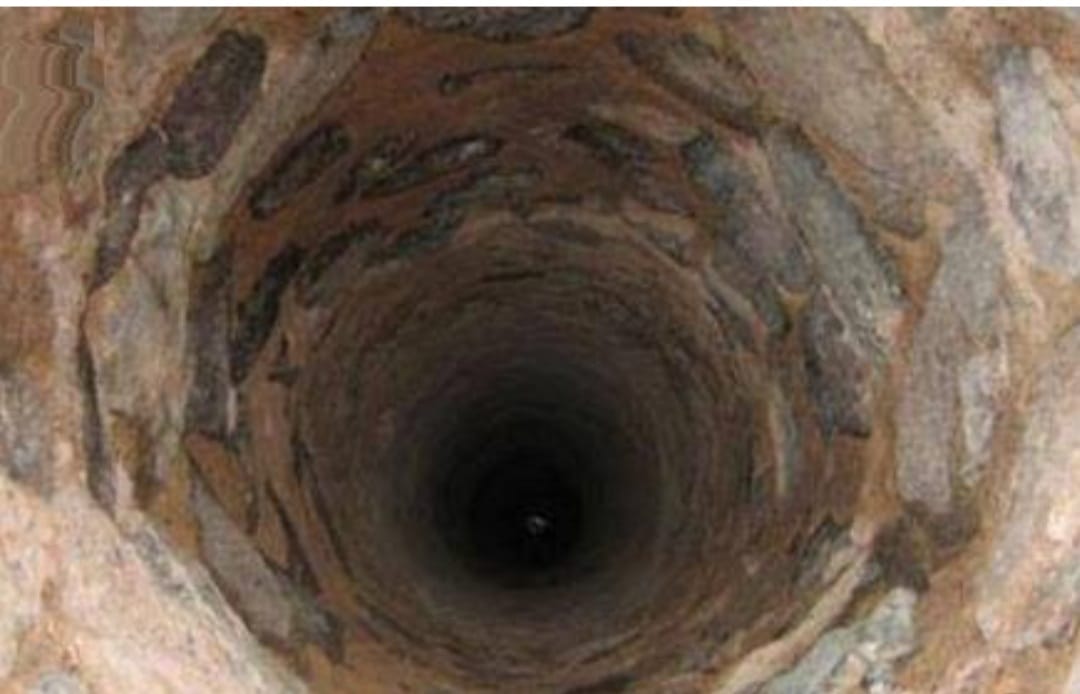 مصرع عامل أثناء حفر بئر صرف صحي بمركز طما