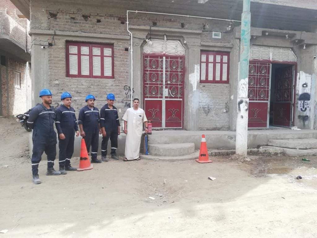 إطلاق أول شعلة غاز طبيعي لأول وحدة سكنية بقري البلينا بسوهاج