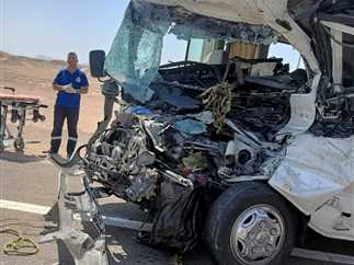 لقى سائق مصرعه في حادث تصادم بين سيارتين بطريق سفاجا- الغردقة