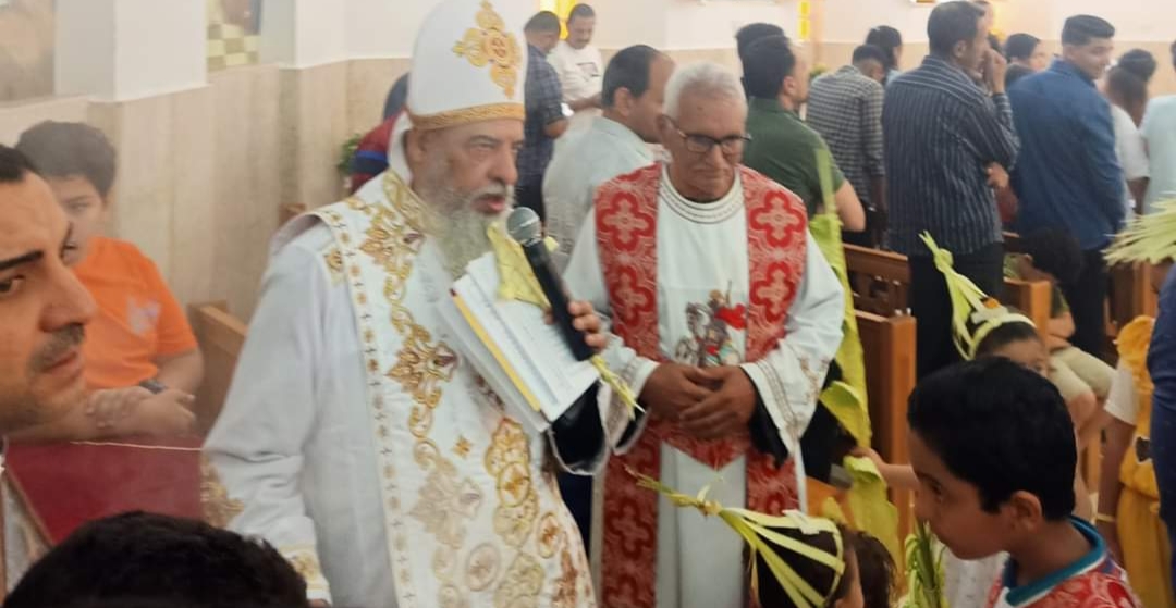 الأقباط يحتفلون بـ«أحد الشعانين» بكنائس الغردقة