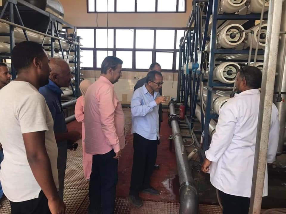 رئيس شركة مياه الشرب والصرف الصحى بالبحرالاحمر يتفقد مواقع الشركة بمرسى علم