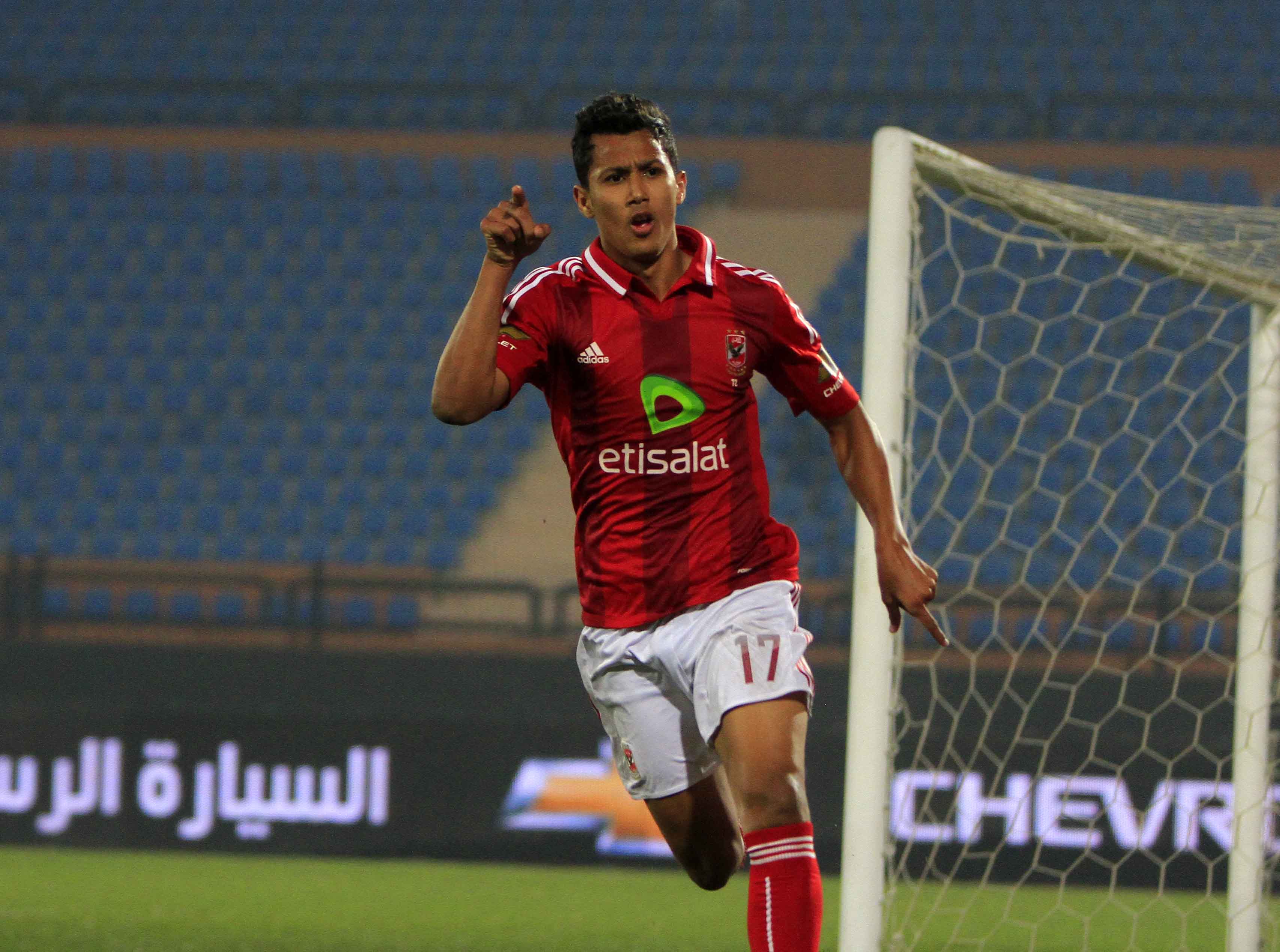 مهاجم الأهلي ينفي توقيعة لنادي آخر ويؤكد ارتباطه بتعاقد فريقه دون حق التفاوض