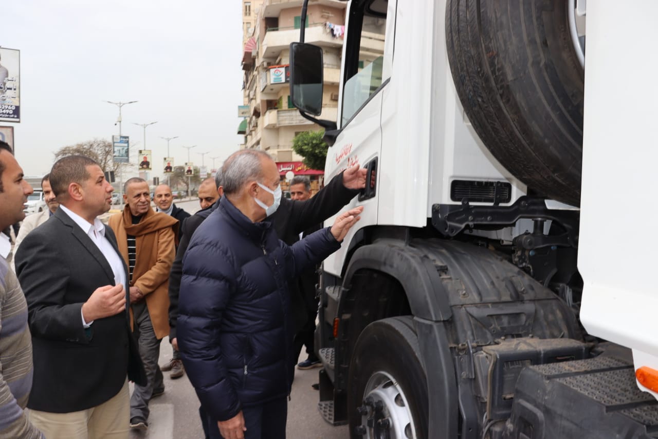 الهجان يشهد استلام معدات بتكلفة 41.4 مليون جنيه لدعم منظومة النظافة بالمحافظة 