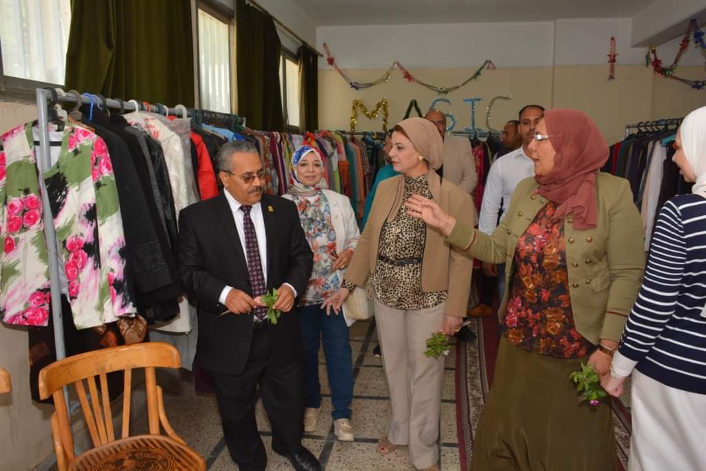إفتتاح المعرض الخيري الثاني لكلية العلوم بالتعاون مع جمعية نادي ليونز نيل أسيوط الخيري