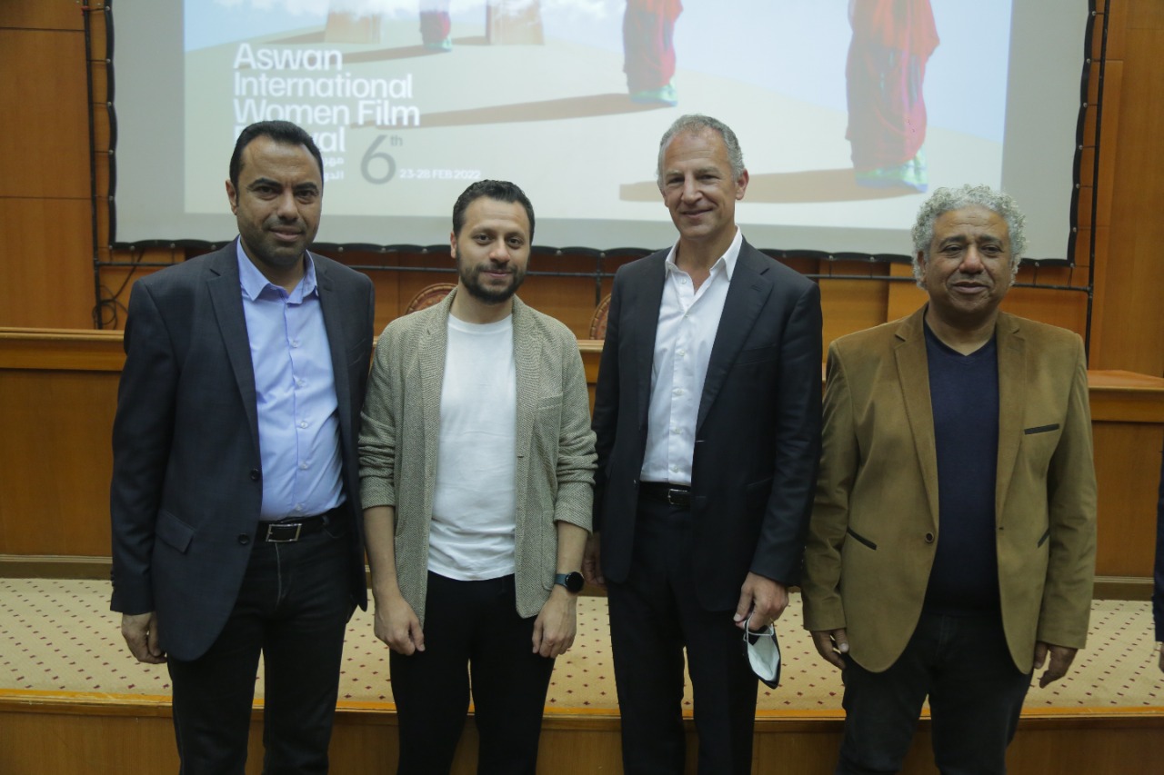 بالصور: السفير الأمريكي يحضر عروض مهرجان أسوان الدولي لأفلام المرأة