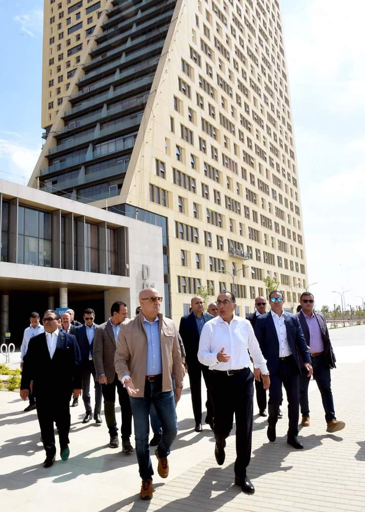 مدبولي يتابع الموقف التنفيذي لمنطقة الأعمال المركزية التى تضم 20 برجا منها البرج الأيقونى