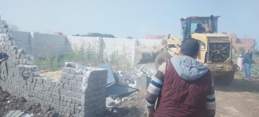 لليوم الثانى على التوالي....محافظ القليوبية يقود حملة إزالة فورية بقرية ميت حلفا بقليوب تم رصدها من قبل وحدة المتغيرات المكانية على الأرض الزراعية