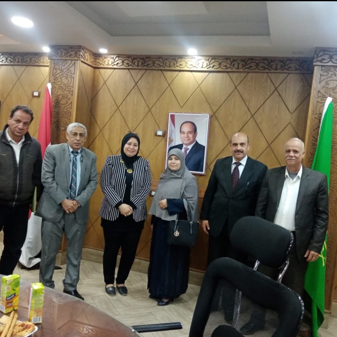مدير عام الشئون التنفيذيه بمديريه التربيه والتعليم بالقليوبيه تجتمع بمديرى الوحدة المنتجه