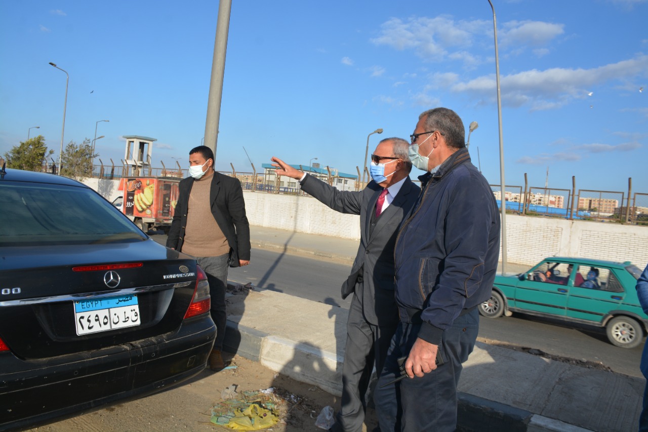 الهجان يتابع الحملة المكبرة لإزالة تراكمات القمامة بمحيط محطة معالجة الجبل الأصفر باستخدام أكثر من 70 معدة ويتفقد أعمال إزالة المباني المتعارضة على الطريق الدائري بمنطقة القلج 