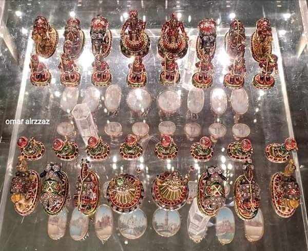 بالصور : شطرنج الملك فاروق من الذَهب الخَالص المُرصع بالمَاس والأحجَار الكَريمه المُلونه