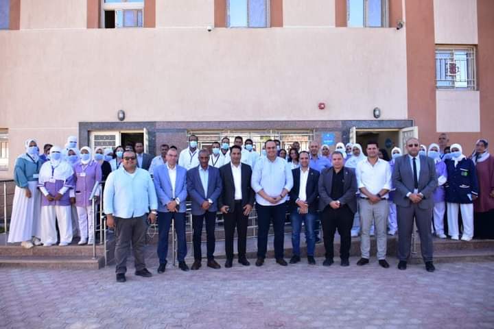 رئيس هيئة الرعاية الصحية يتفقد وحدتي طب أسرة "الجزيرة" و"أبو الريش قبلي" خلال زيارته الميدانية لأسوان