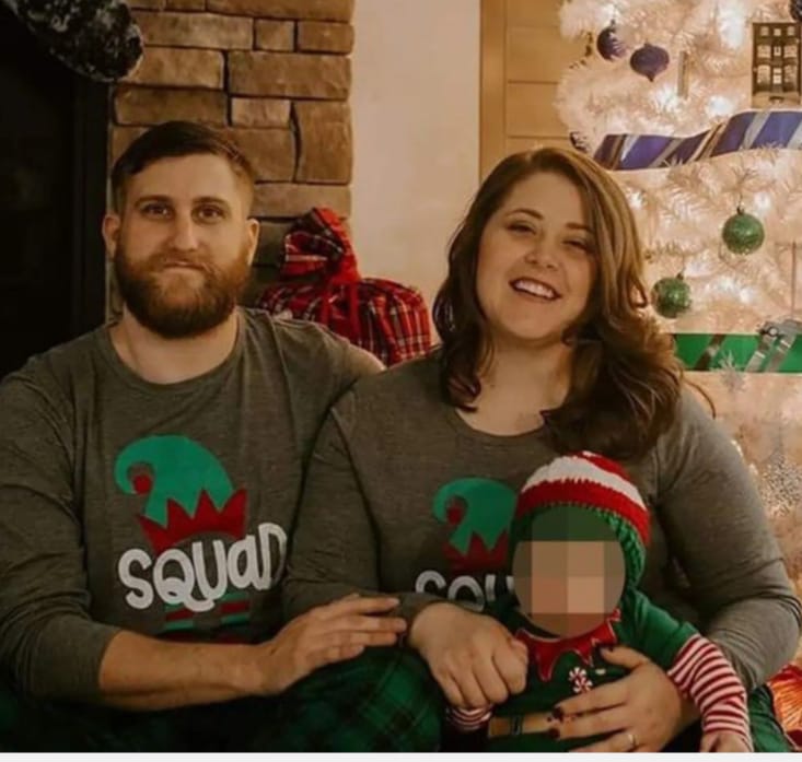 حادث مروع.. طفل يبلغ من العمر عامين يقتل  والدته الحامل بالرصاص