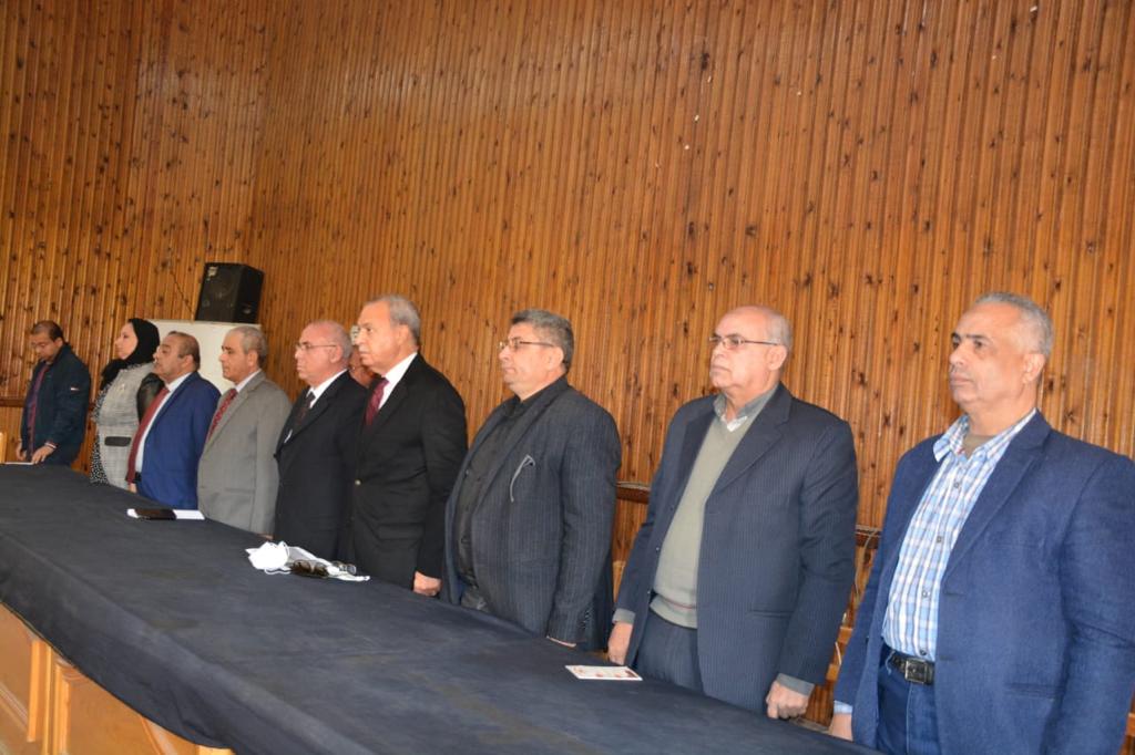 محافظ القليوبيه يترأس اجتماعا برؤساء مجالس إدارات الجمعيات التعاونية الزراعية بمديريه الزراعة بالقليوبية لبحث الاستعدادات لموسم حصاد وتوريد القمح